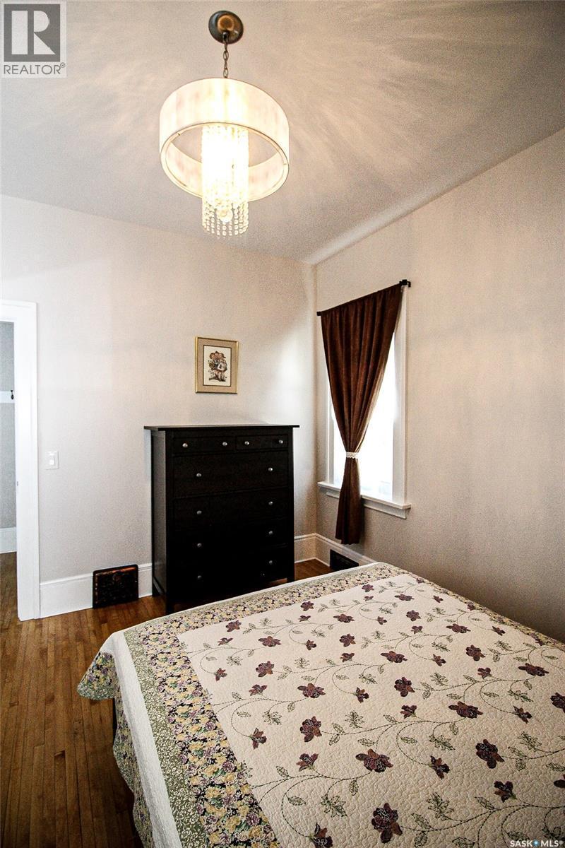 671 2Nd Street E, Shaunavon, SK - Indoor Photo Showing Bedroom