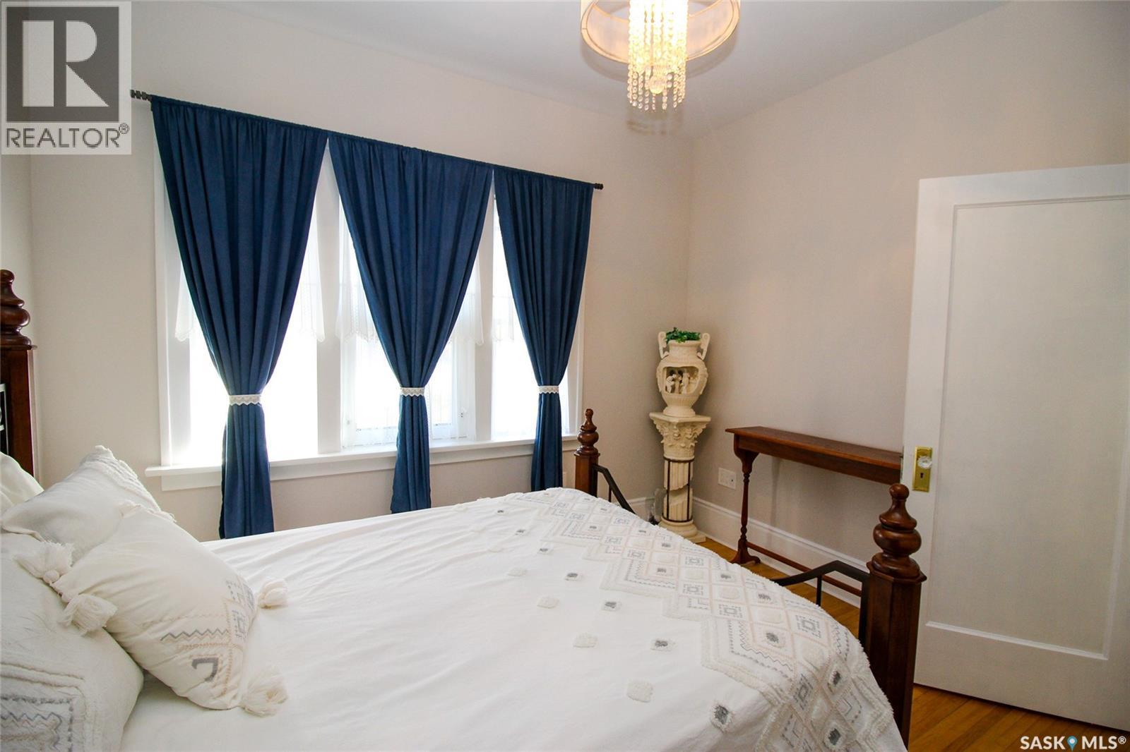 671 2Nd Street E, Shaunavon, SK - Indoor Photo Showing Bedroom