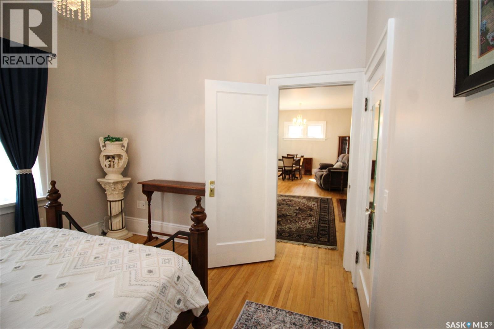 671 2Nd Street E, Shaunavon, SK - Indoor Photo Showing Bedroom