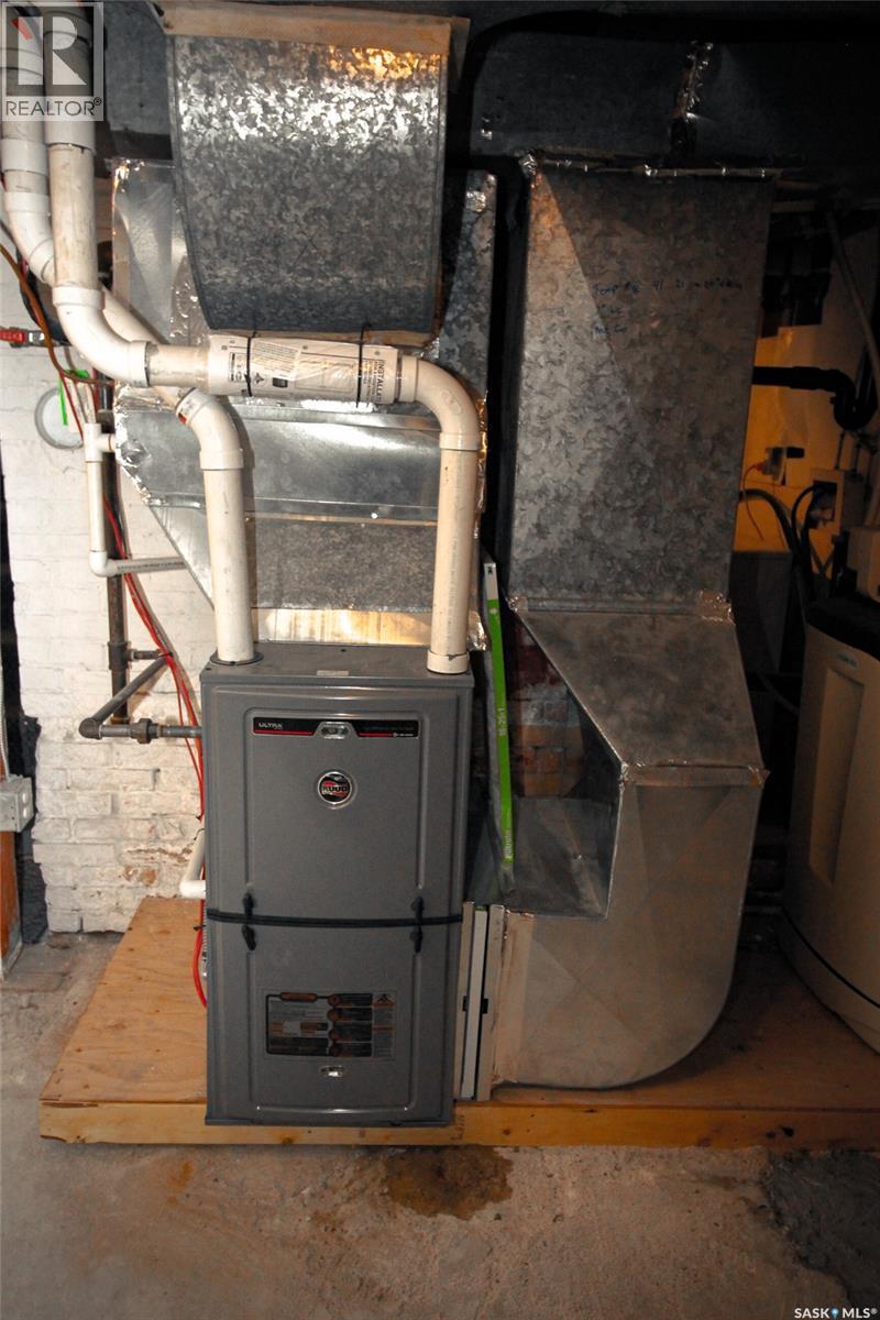 671 2Nd Street E, Shaunavon, SK - Indoor Photo Showing Basement