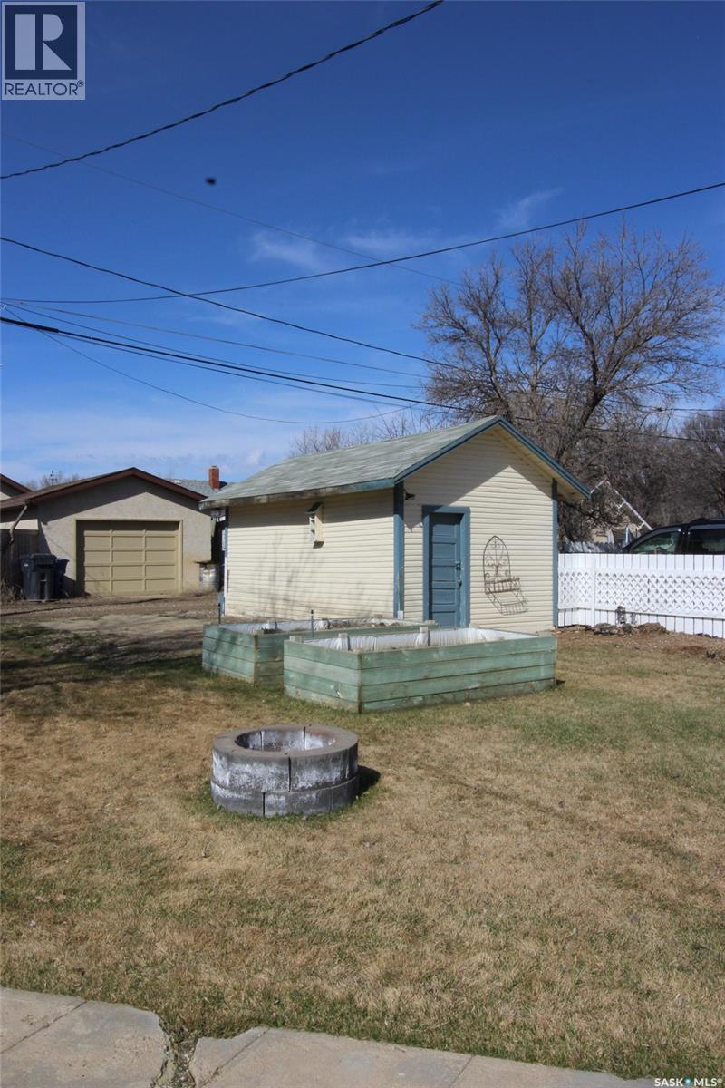 671 2Nd Street E, Shaunavon, SK - Outdoor