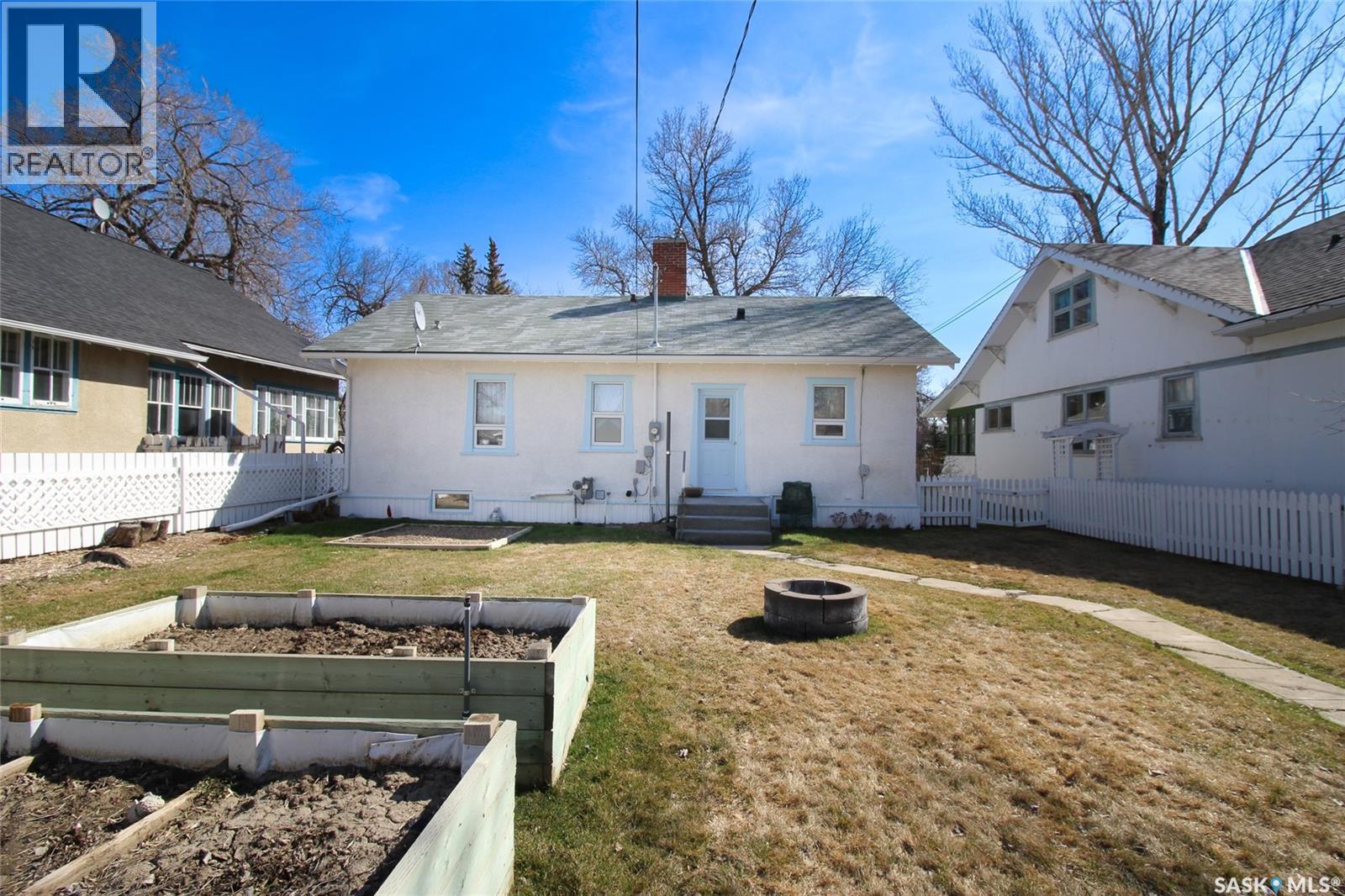 671 2Nd Street E, Shaunavon, SK - Outdoor