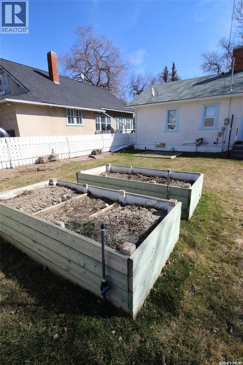 671 2Nd Street E, Shaunavon, SK - Outdoor