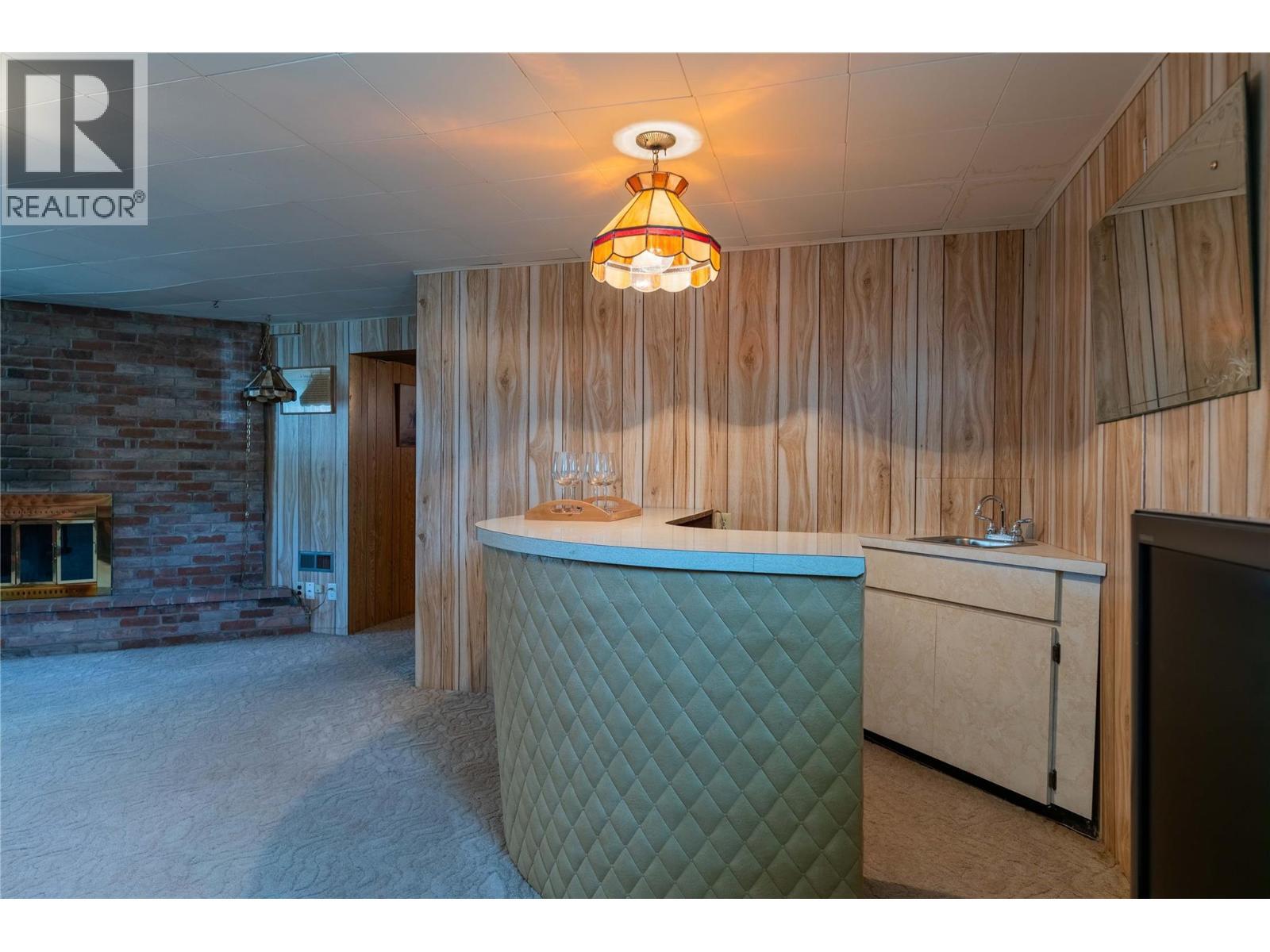 945 Thackeray Street, Warfield, BC - Indoor Photo Showing Other Room With Fireplace