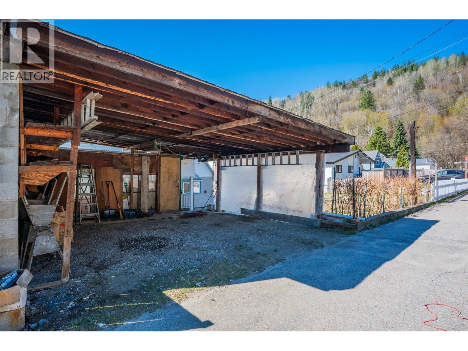 945 Thackeray Street, Warfield, BC - Photo Showing Basement