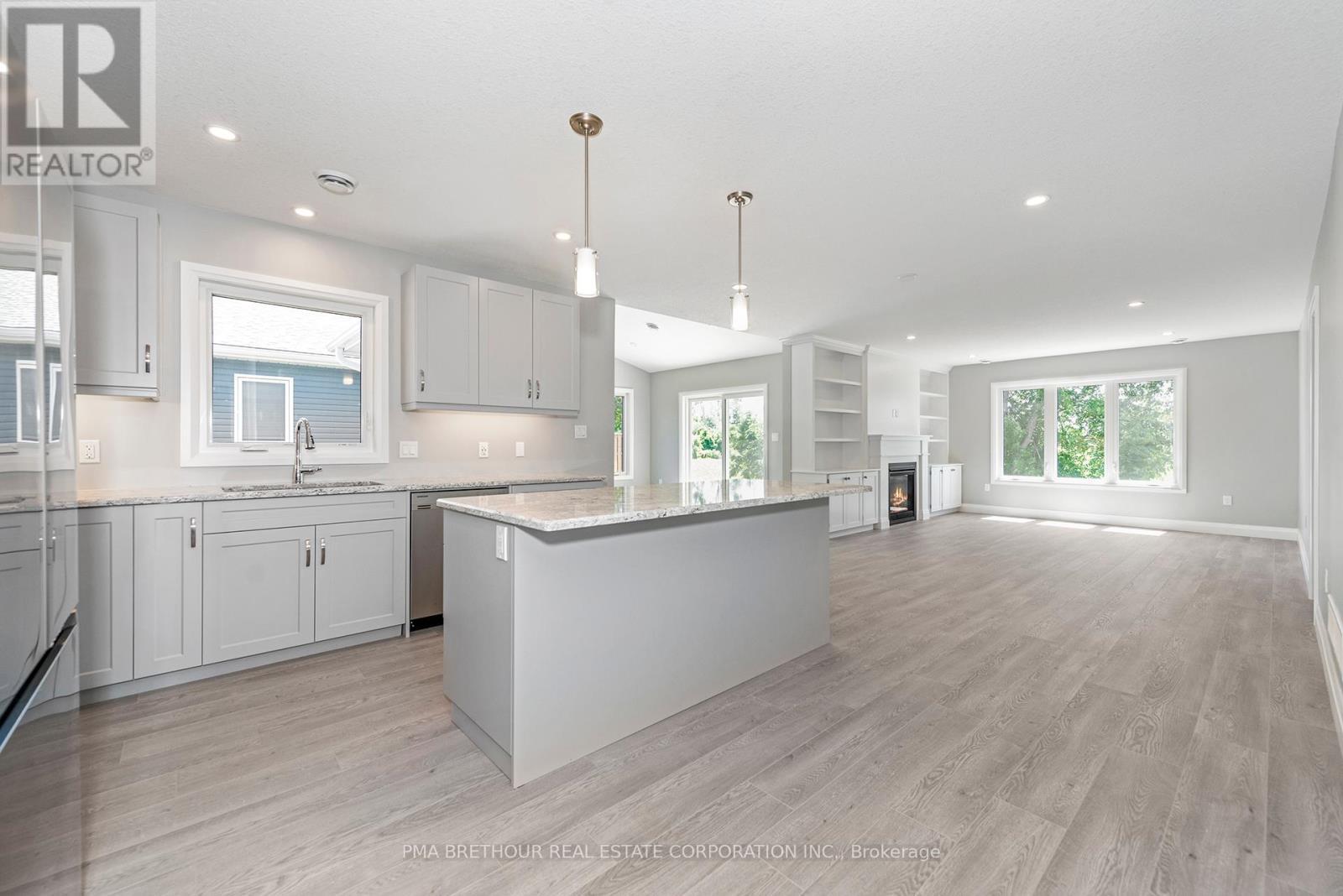 269 Lake Breeze Drive, Ashfield-Colborne-Wawanosh, ON - Indoor Photo Showing Kitchen With Upgraded Kitchen