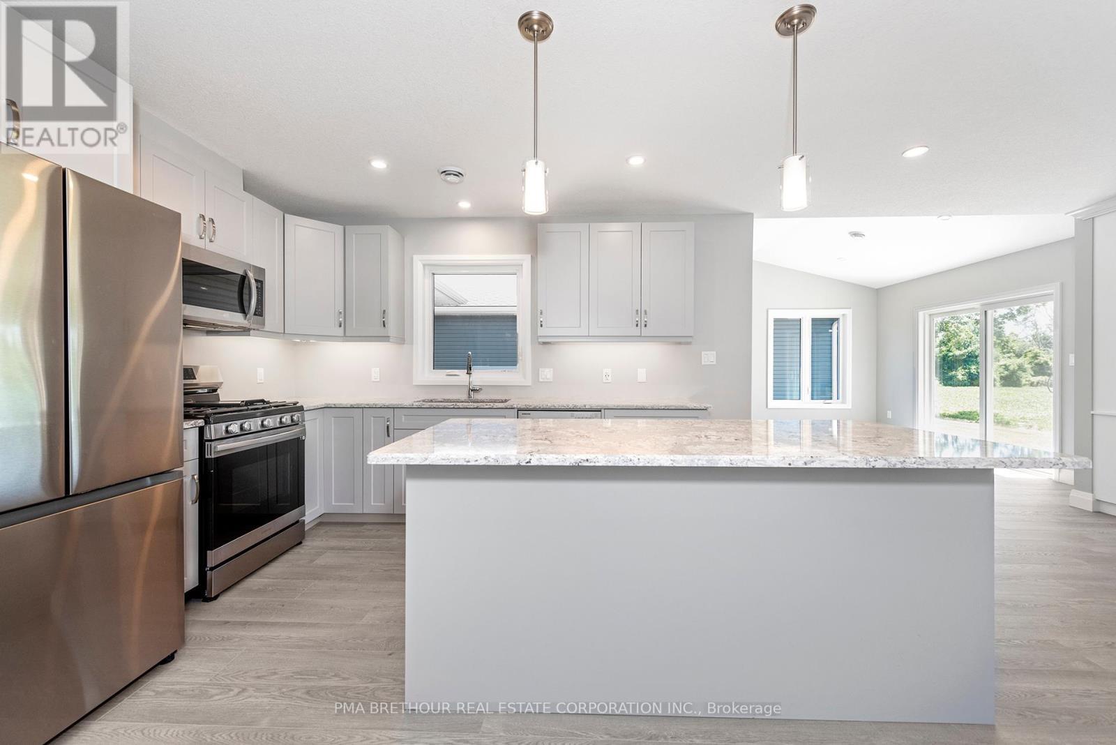 269 Lake Breeze Drive, Ashfield-Colborne-Wawanosh, ON - Indoor Photo Showing Kitchen With Stainless Steel Kitchen With Upgraded Kitchen