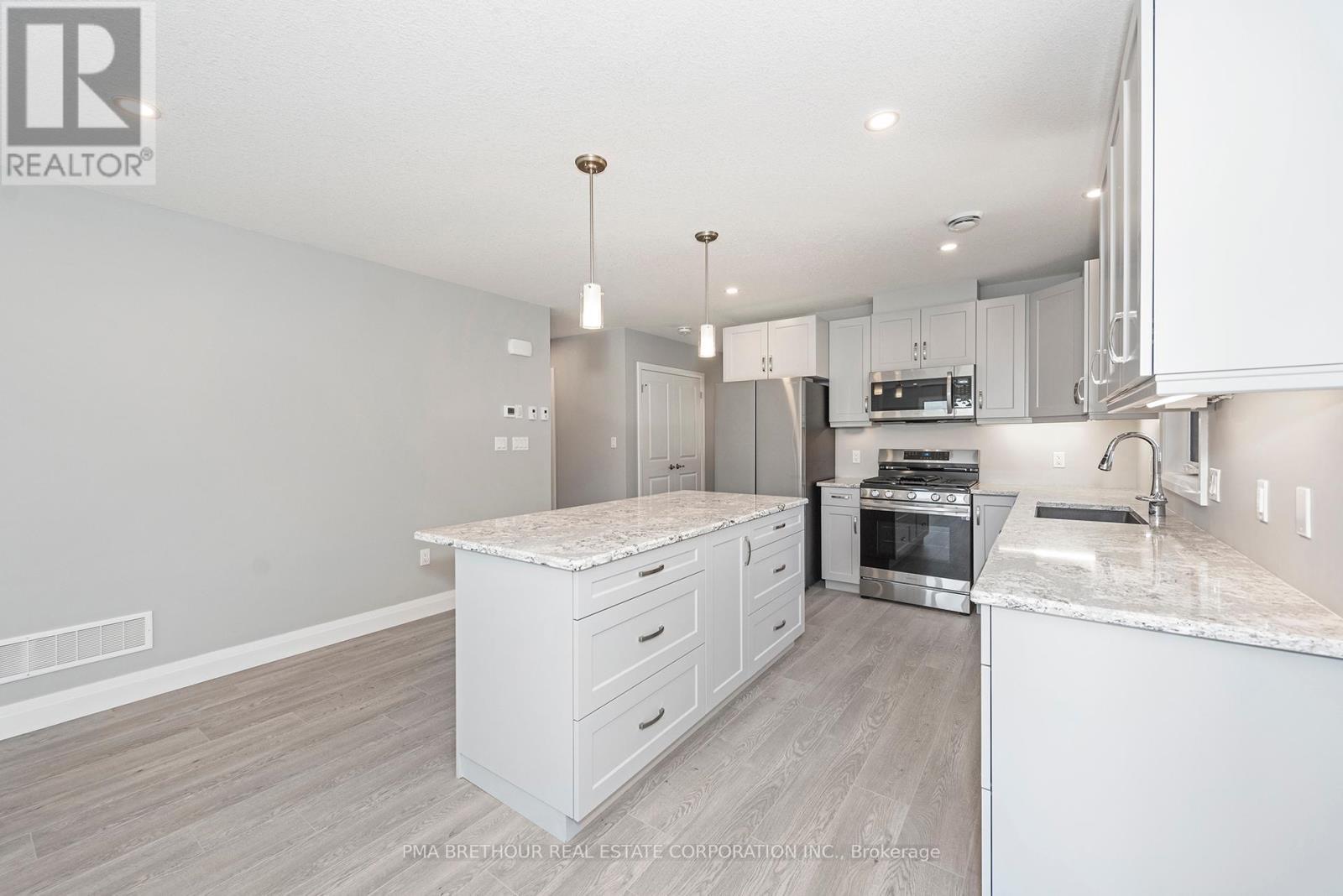 269 Lake Breeze Drive, Ashfield-Colborne-Wawanosh, ON - Indoor Photo Showing Kitchen With Upgraded Kitchen