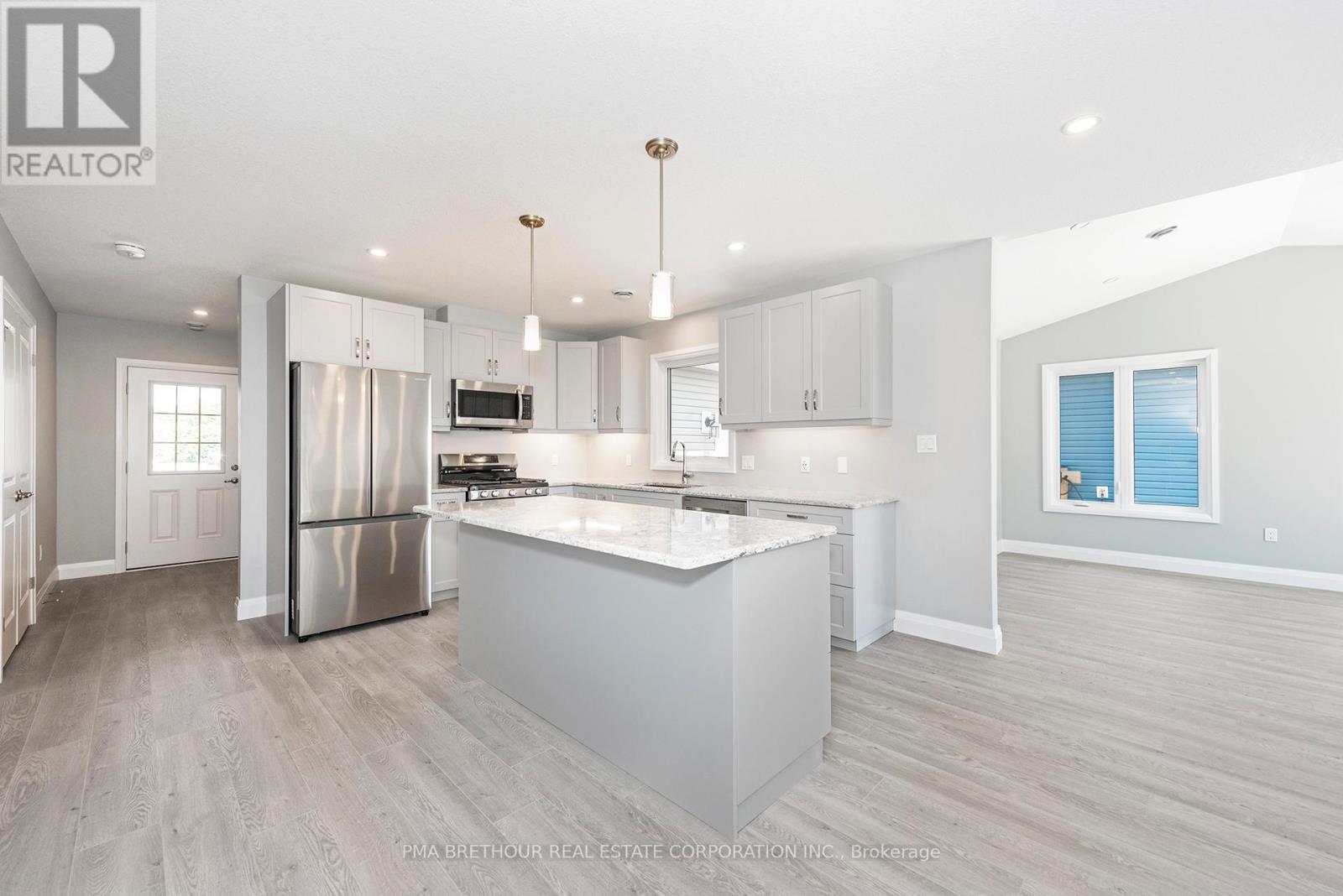 269 Lake Breeze Drive, Ashfield-Colborne-Wawanosh, ON - Indoor Photo Showing Kitchen With Stainless Steel Kitchen With Upgraded Kitchen