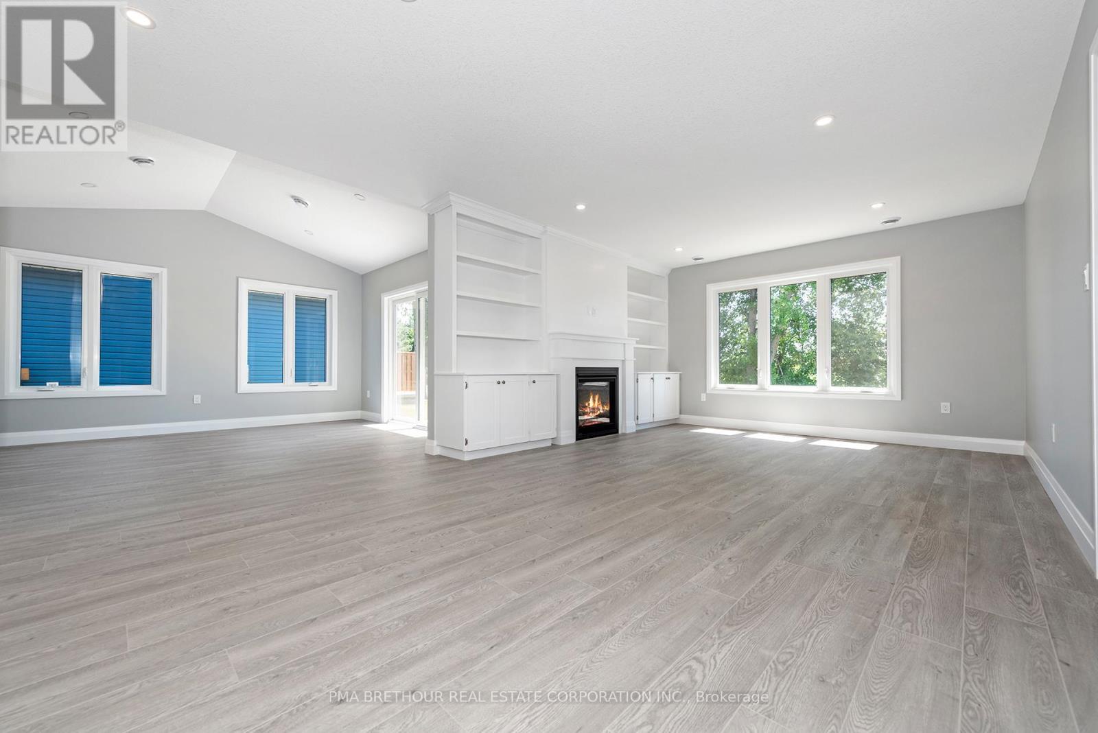 269 Lake Breeze Drive, Ashfield-Colborne-Wawanosh, ON - Indoor With Fireplace