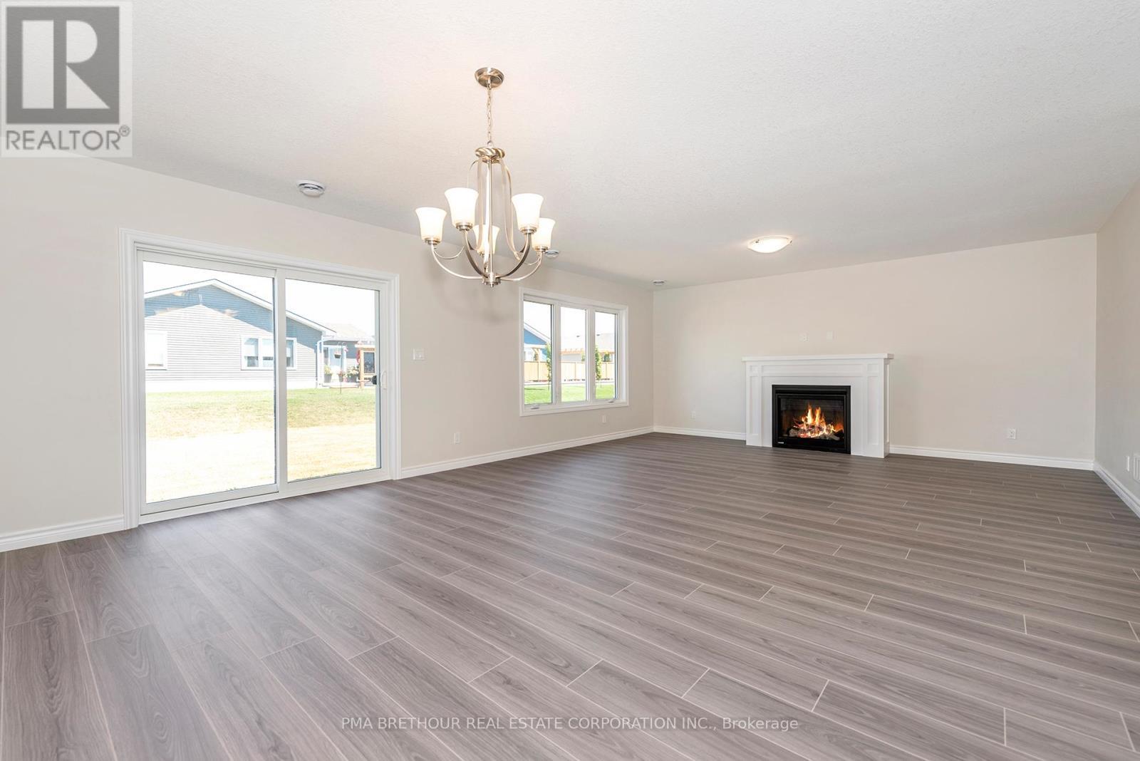 8 Sweet Water Drive, Ashfield-Colborne-Wawanosh, ON - Indoor Photo Showing Living Room With Fireplace