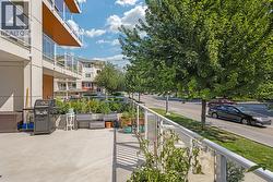 tons of street parking -