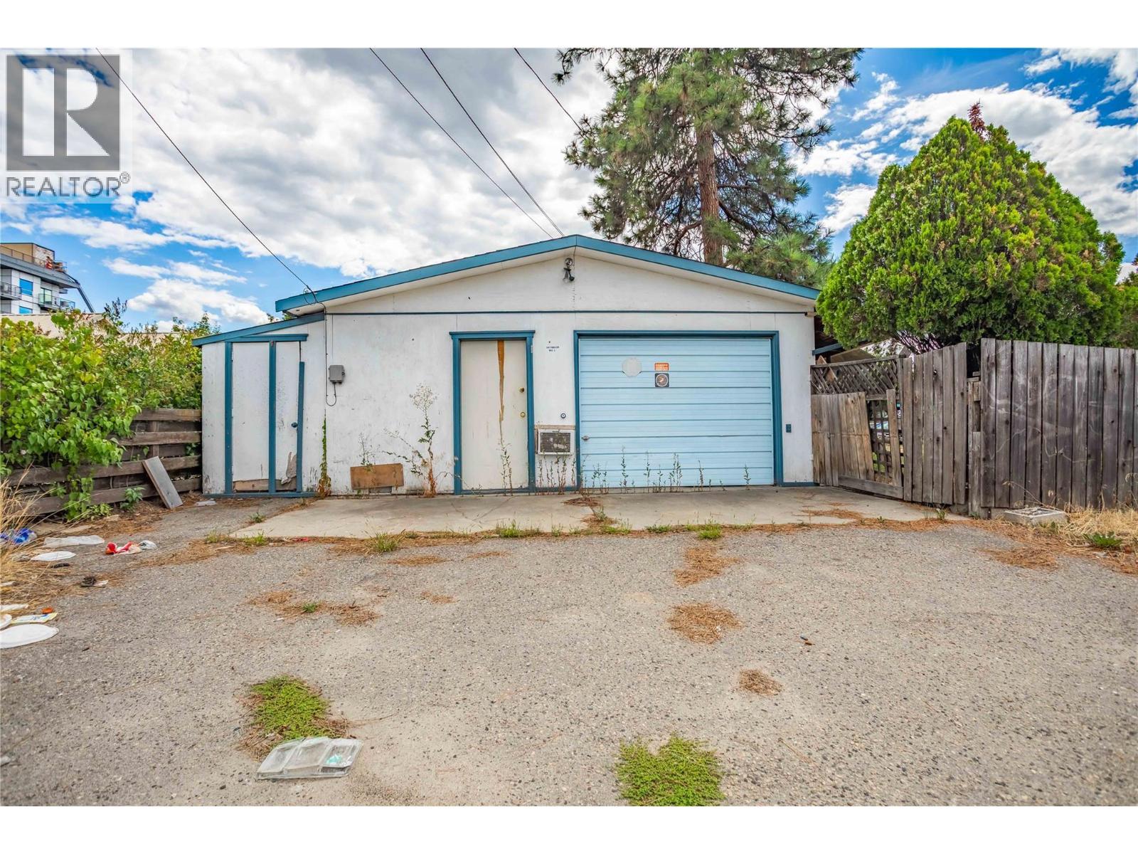 545 Froelich Road, Kelowna, BC - Outdoor