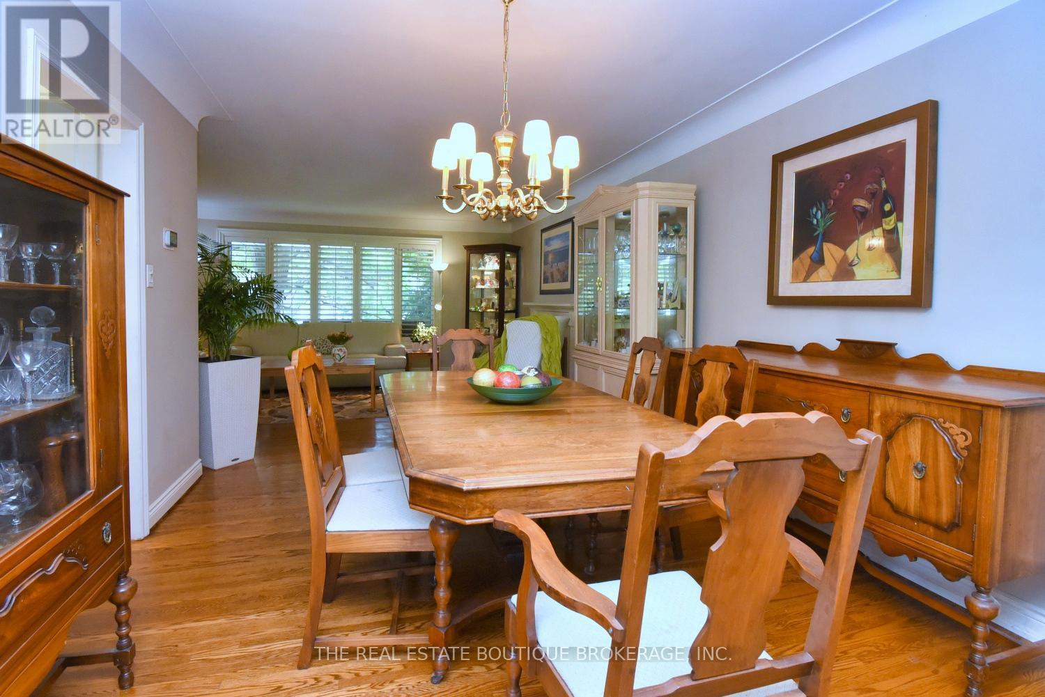 Dining Room featuring crown molding - 4131 Lorraine Crescent, Burlington, ON - Indoor Photo Showing Dining Room