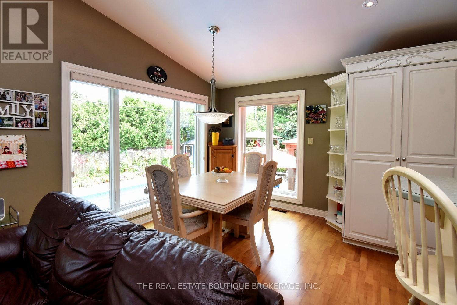 Dining area off Kitchen with natural light - 4131 Lorraine Crescent, Burlington, ON - Indoor Photo Showing Dining Room