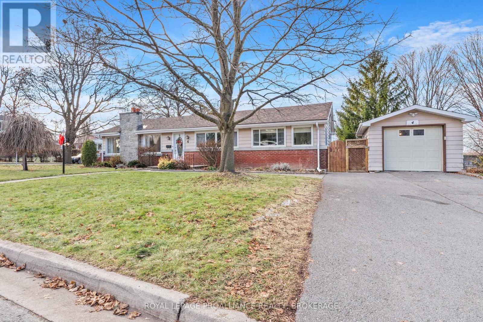 4 Strathcona Crescent, Kingston (West Of Sir John A. Blvd), ON - Outdoor