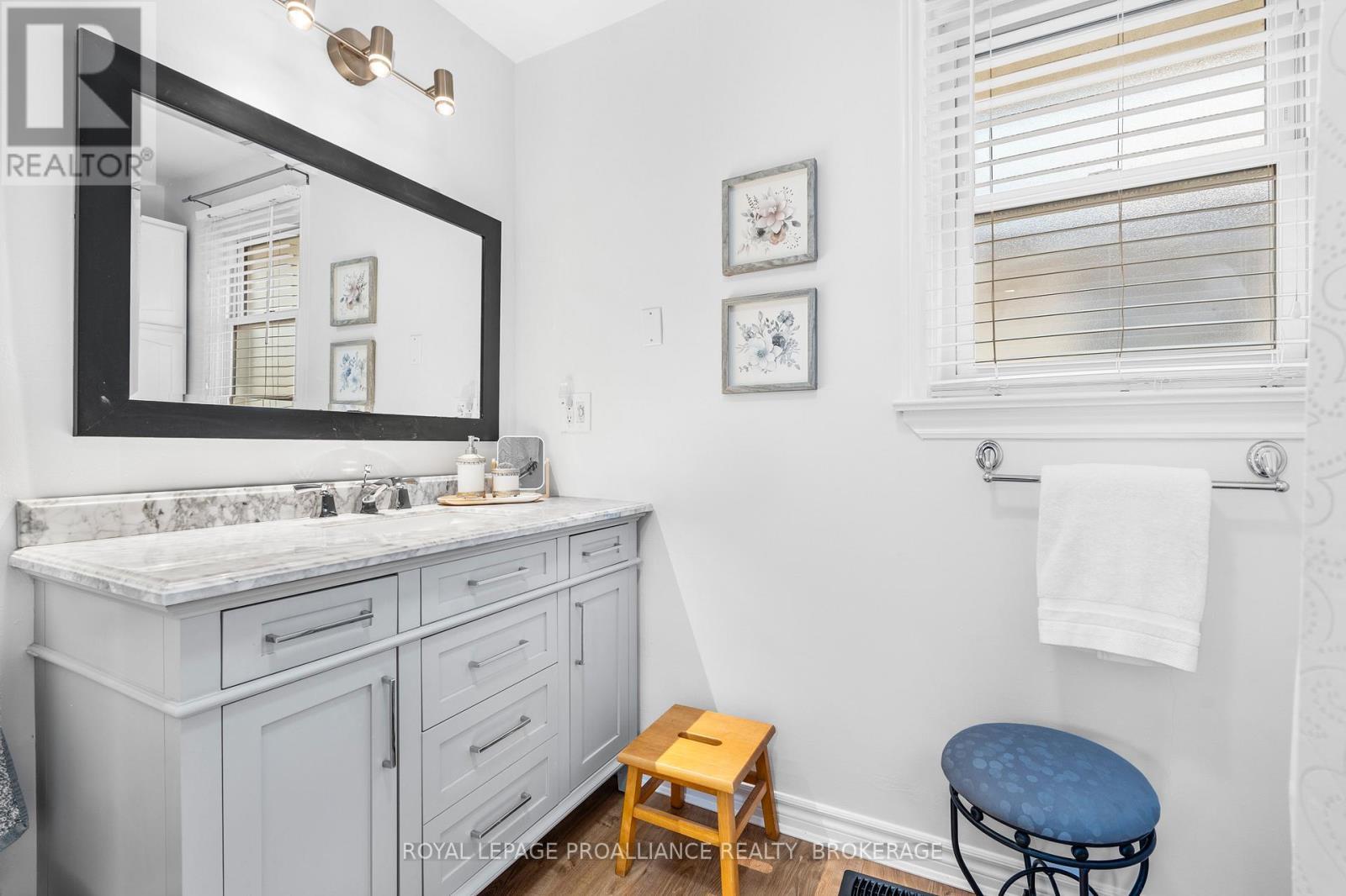 4 Strathcona Crescent, Kingston (West Of Sir John A. Blvd), ON - Indoor Photo Showing Bathroom