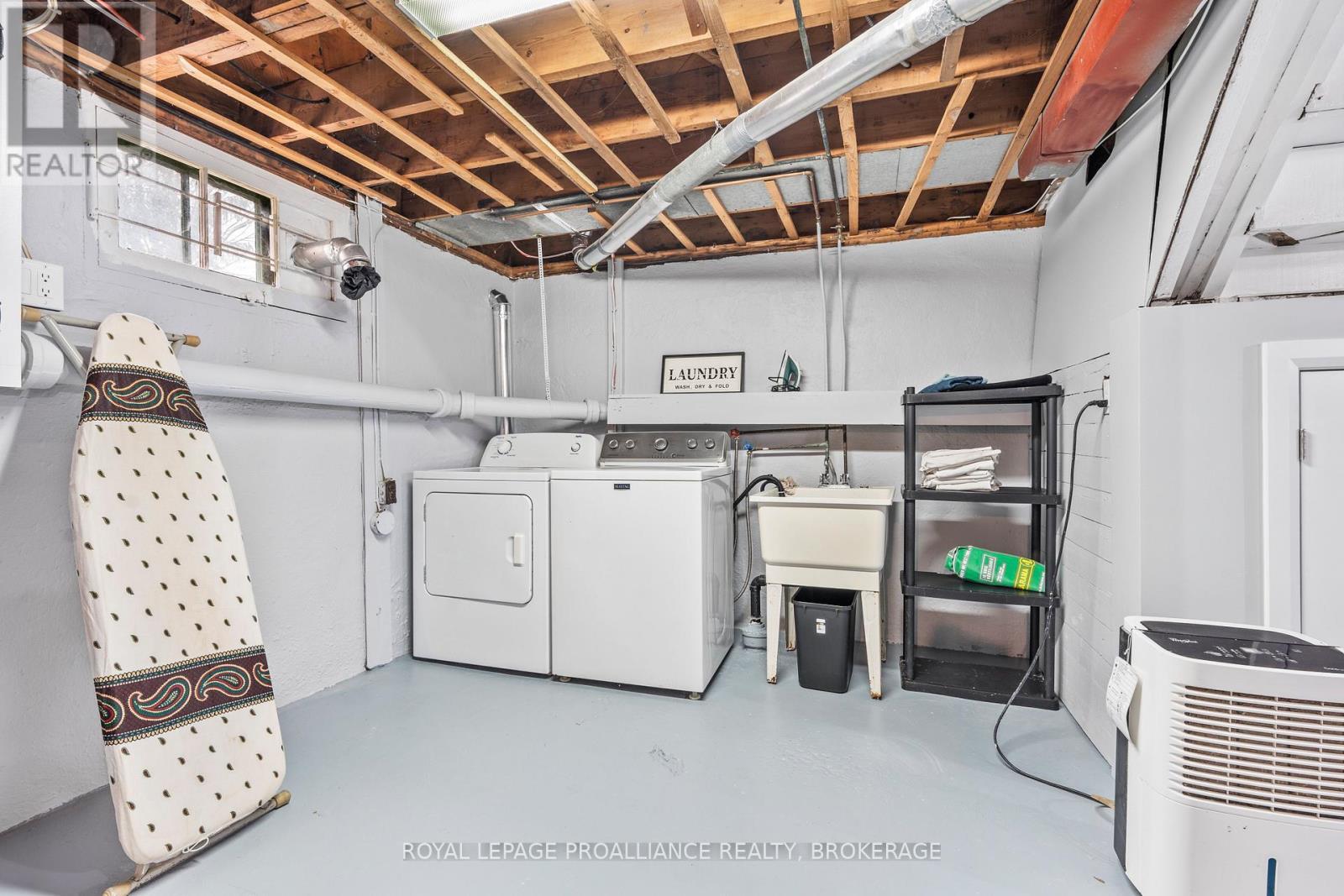 4 Strathcona Crescent, Kingston (West Of Sir John A. Blvd), ON - Indoor Photo Showing Laundry Room