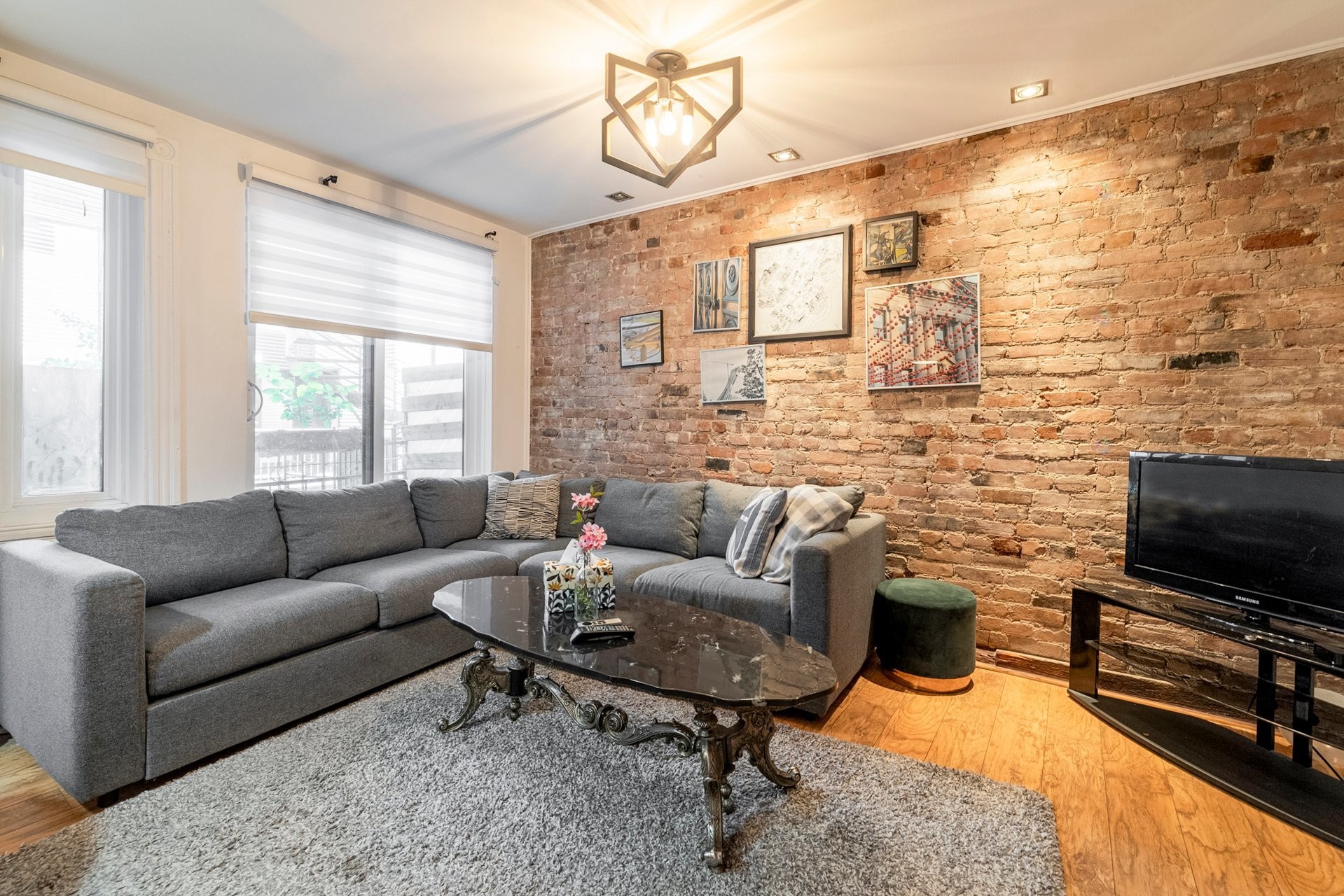 Salon - 1580 Rue De Champlain, Montréal (Ville-Marie), QC - Indoor Photo Showing Living Room