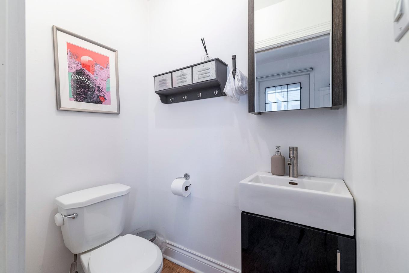 Powder room - 1580 Rue De Champlain, Montréal (Ville-Marie), QC - Indoor Photo Showing Bathroom