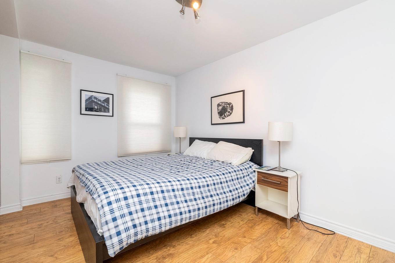 Bedroom - 1580 Rue De Champlain, Montréal (Ville-Marie), QC - Indoor Photo Showing Bedroom