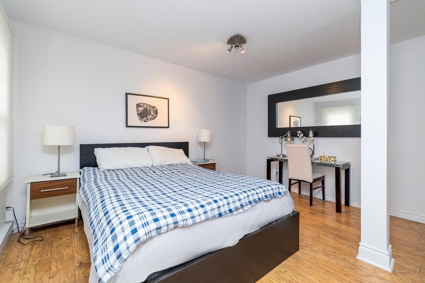 Bedroom - 1580 Rue De Champlain, Montréal (Ville-Marie), QC - Indoor Photo Showing Bedroom