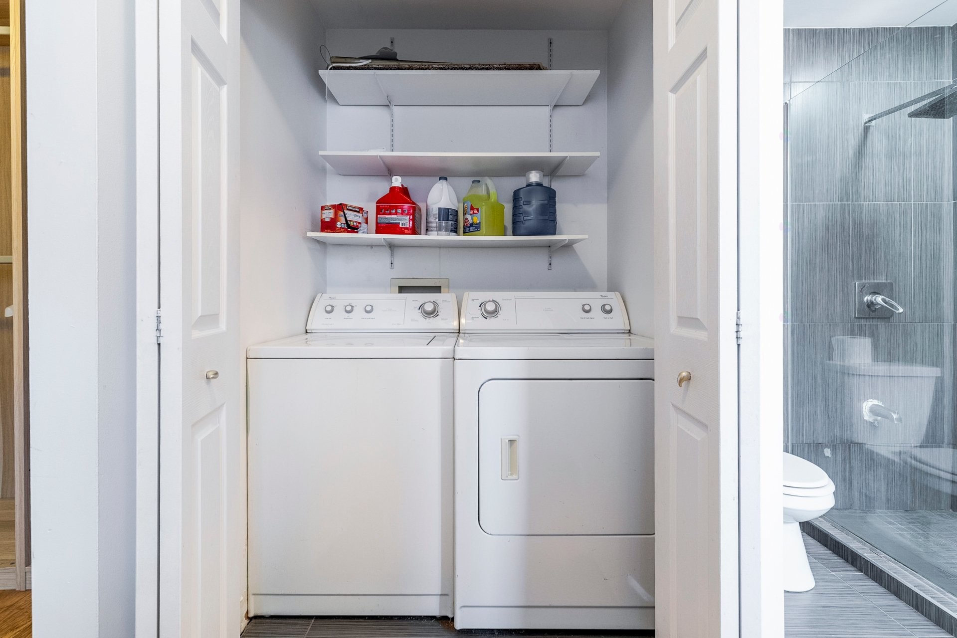 Salle de lavage - 1580 Rue De Champlain, Montréal (Ville-Marie), QC - Indoor Photo Showing Laundry Room