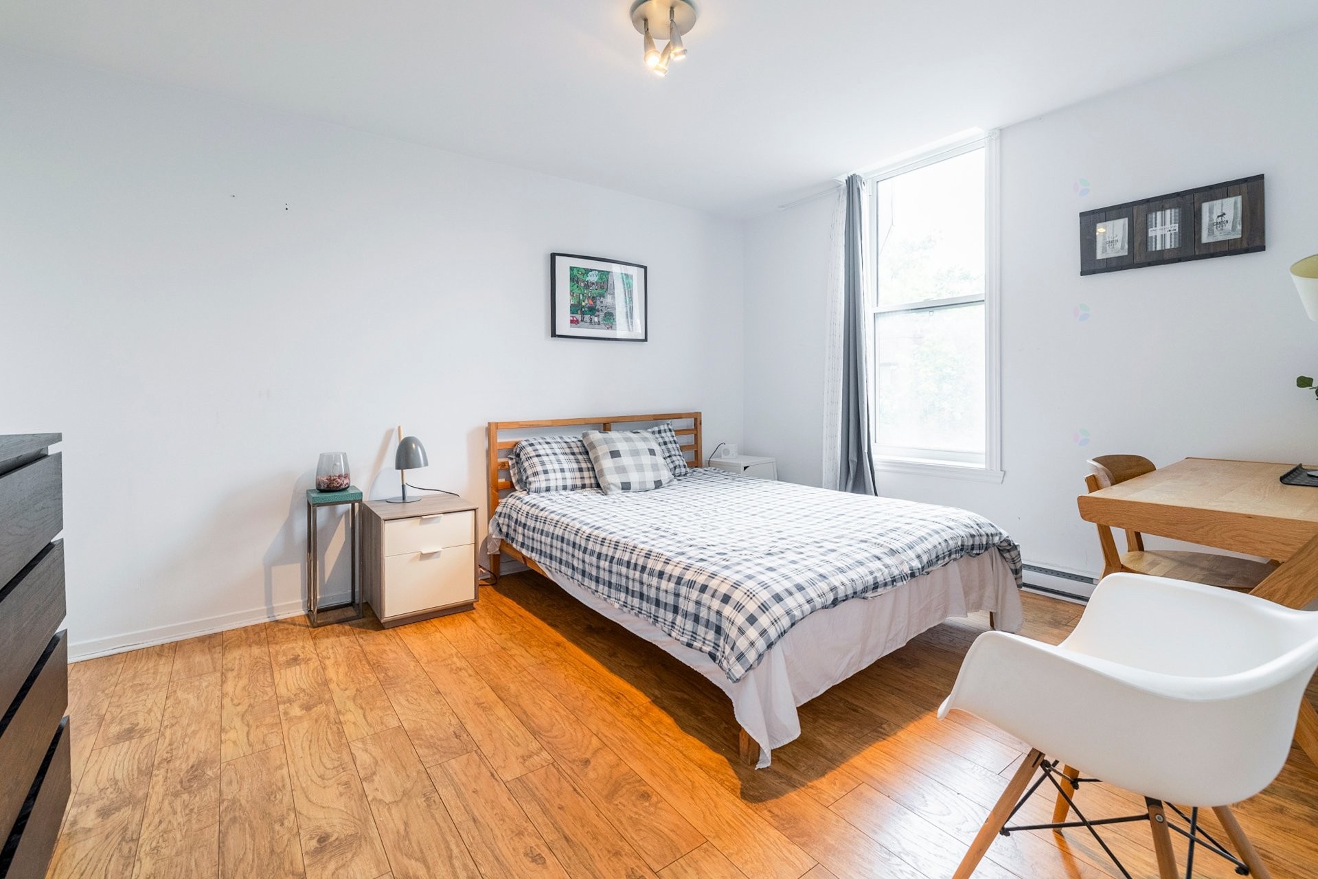 Chambre à coucher - 1580 Rue De Champlain, Montréal (Ville-Marie), QC - Indoor Photo Showing Bedroom