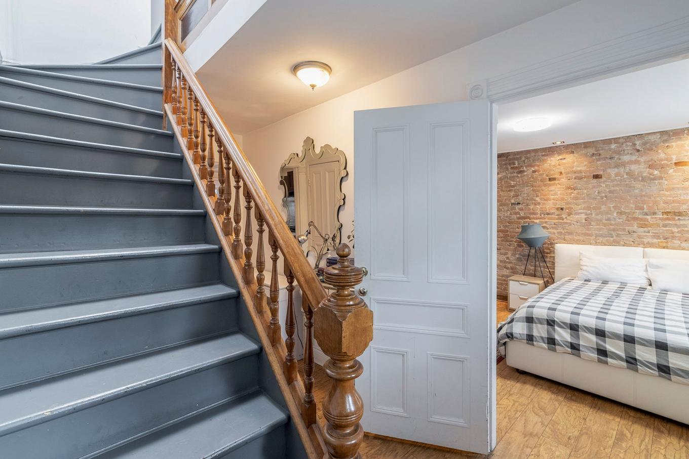 Staircase - 1580 Rue De Champlain, Montréal (Ville-Marie), QC - Indoor Photo Showing Other Room