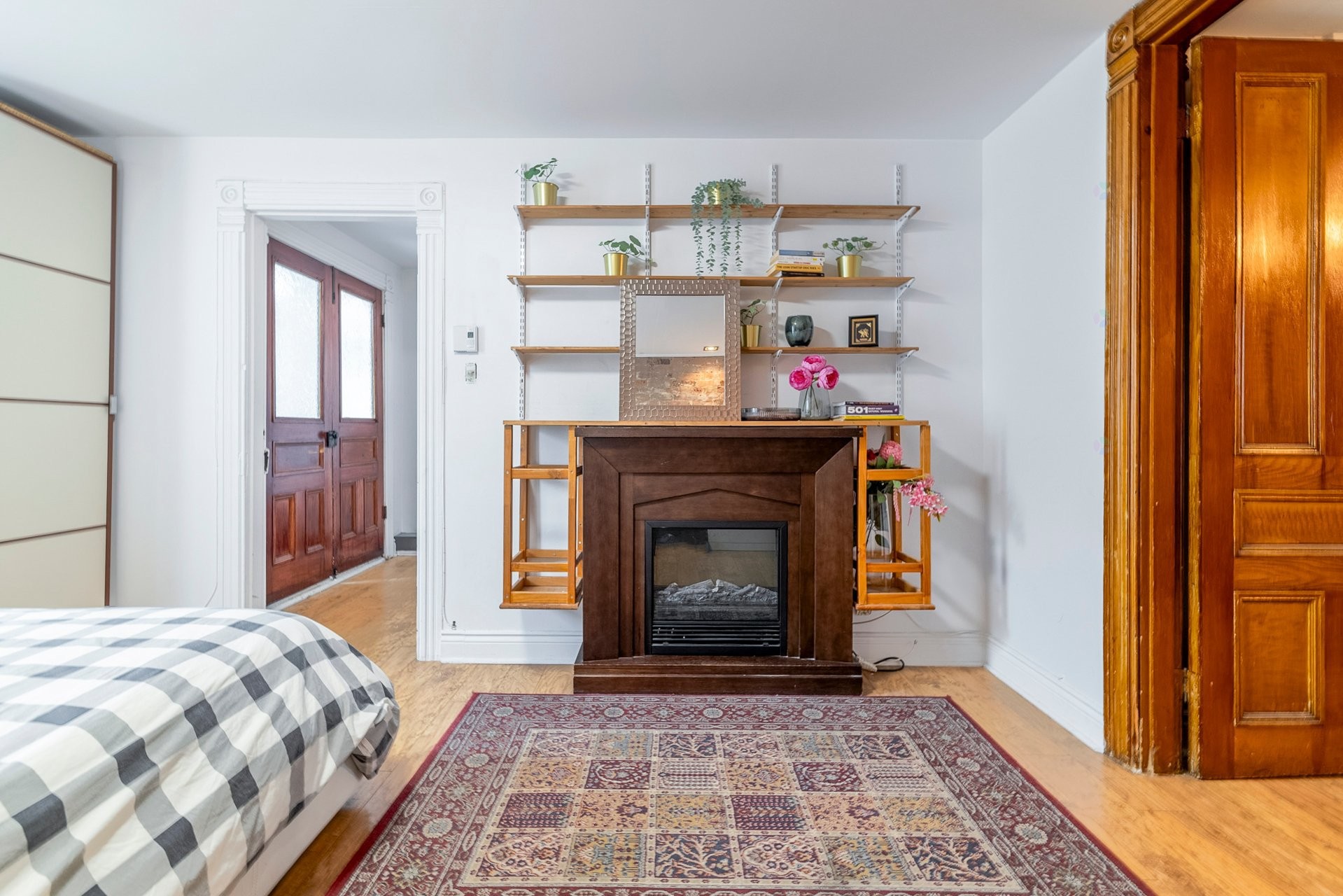 Chambre à coucher - 1580 Rue De Champlain, Montréal (Ville-Marie), QC - Indoor With Fireplace