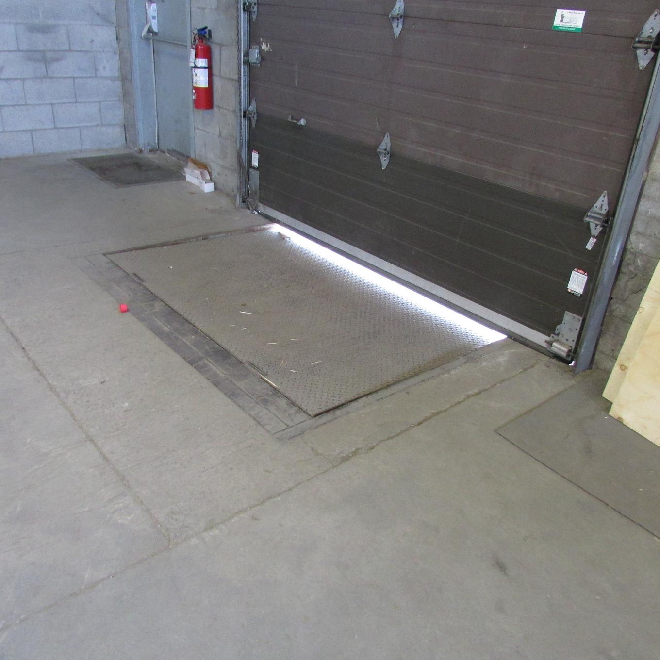 Shipping (door/dock) - 843 Rue Tecumseh, Dollard-Des-Ormeaux, QC - Indoor Photo Showing Garage