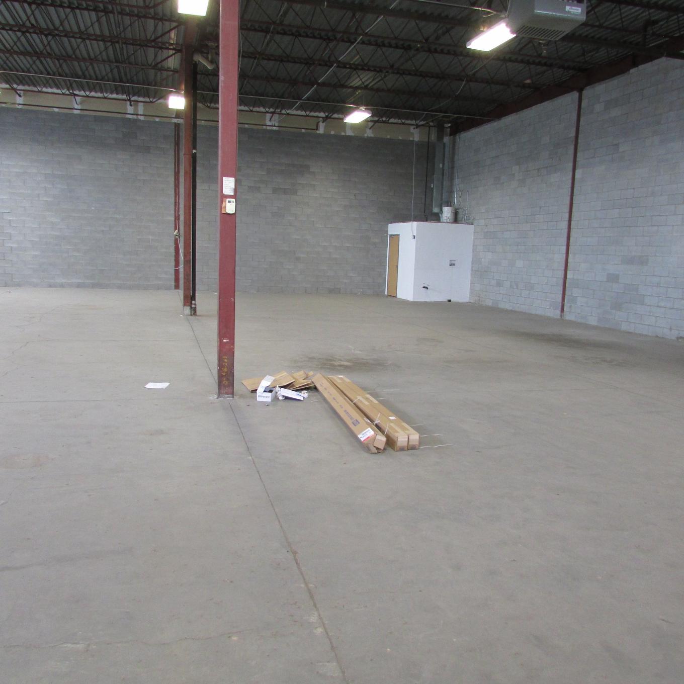 Interior - 843 Rue Tecumseh, Dollard-Des-Ormeaux, QC - Indoor Photo Showing Garage