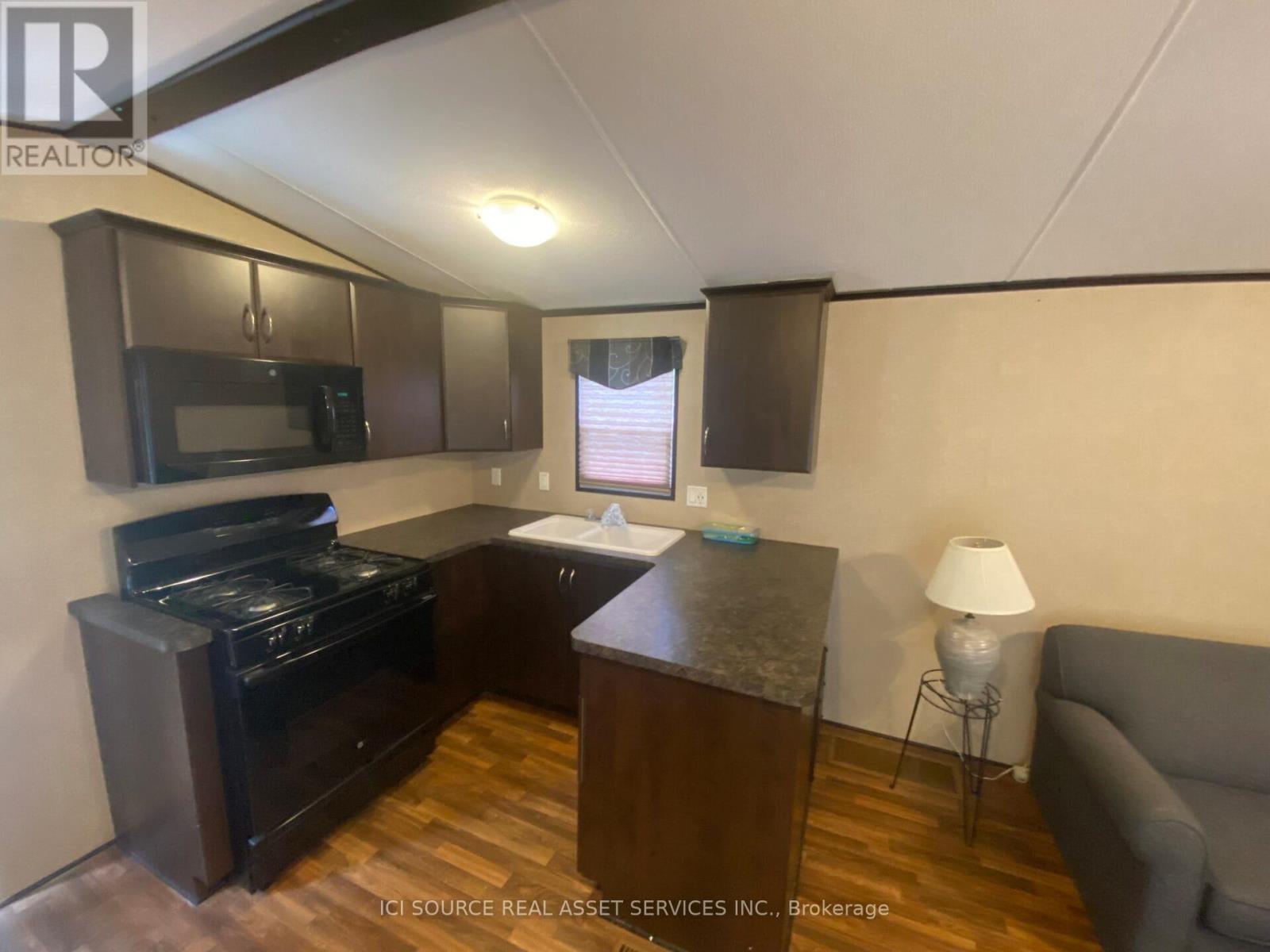 Smr201 - 1082 Shamrock Marina Road, Gravenhurst, ON - Indoor Photo Showing Kitchen