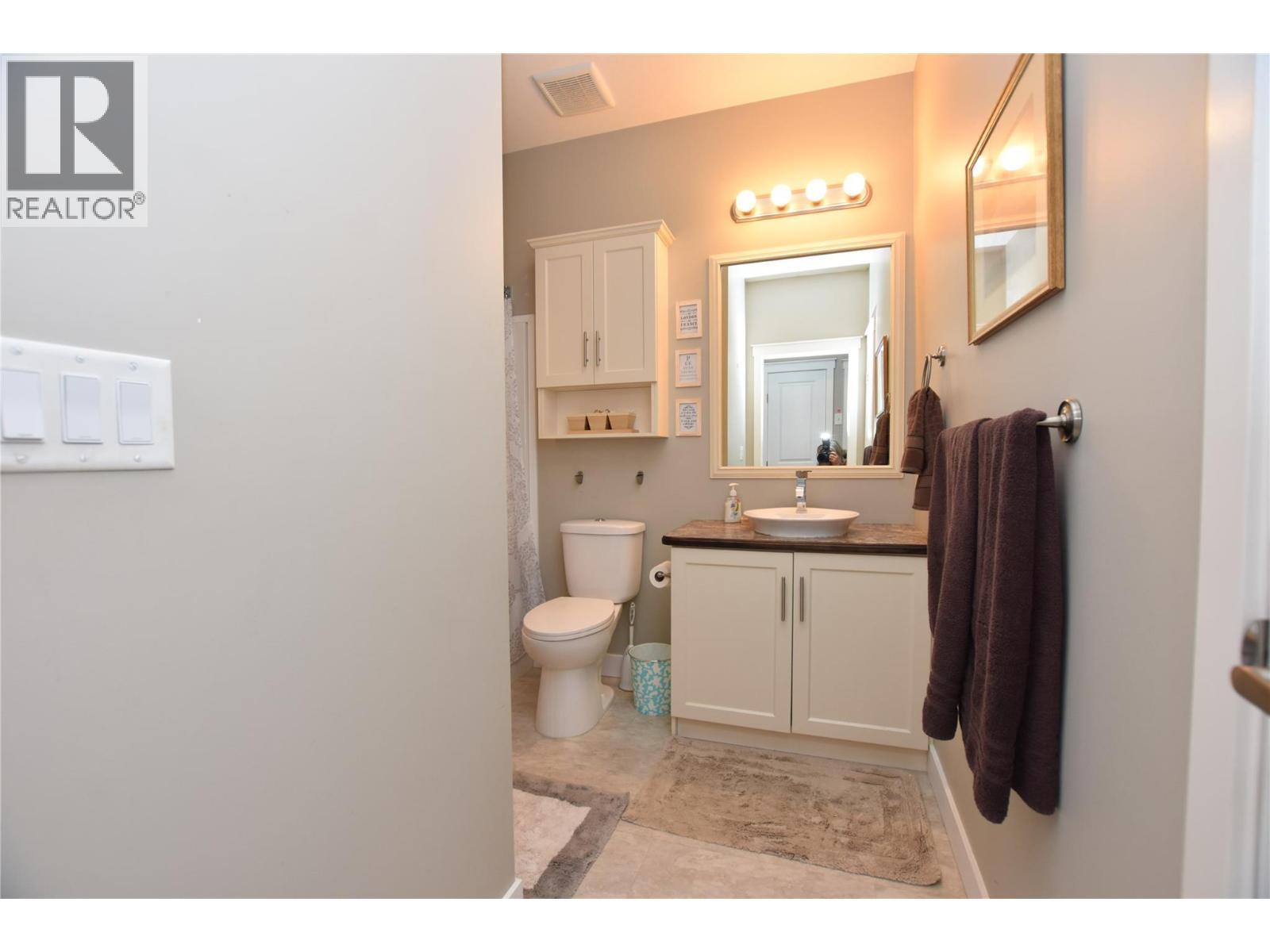main bath - 9510 Highway 97N Unit# 170, Vernon, BC