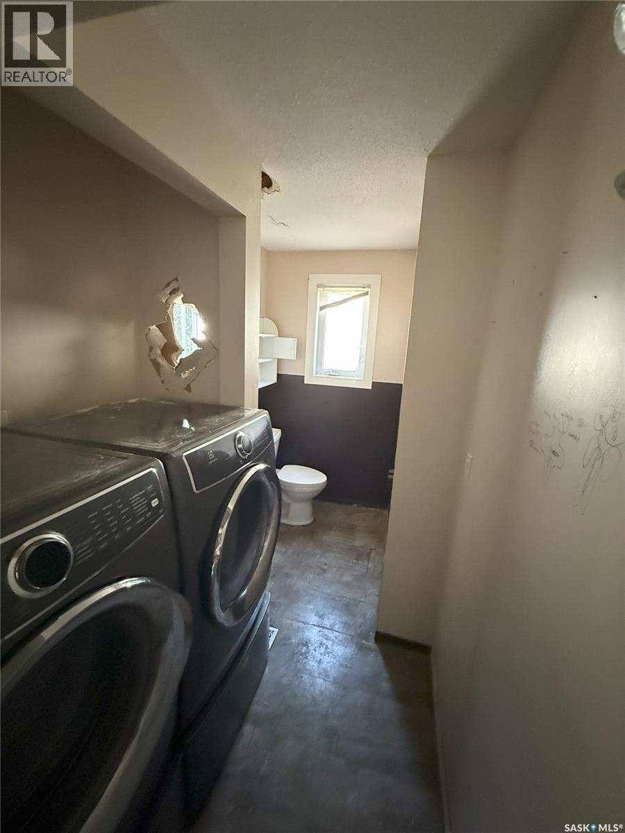 3116 Grey Owl Crescent, Prince Albert, SK - Indoor Photo Showing Laundry Room