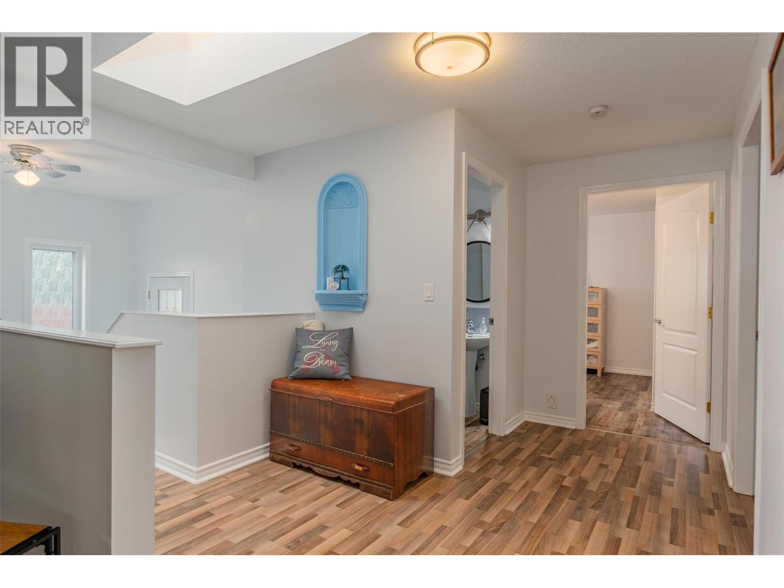 705 8Th Avenue, Montrose, BC - Indoor Photo Showing Other Room