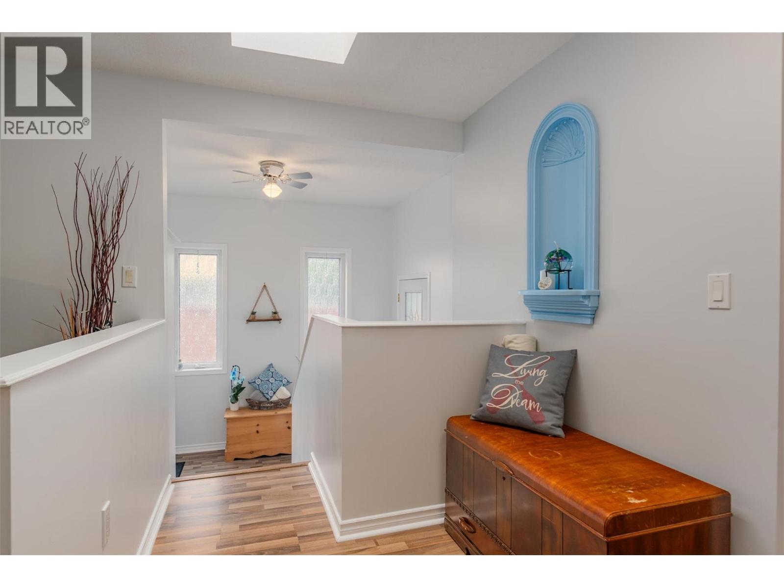 705 8Th Avenue, Montrose, BC - Indoor Photo Showing Other Room