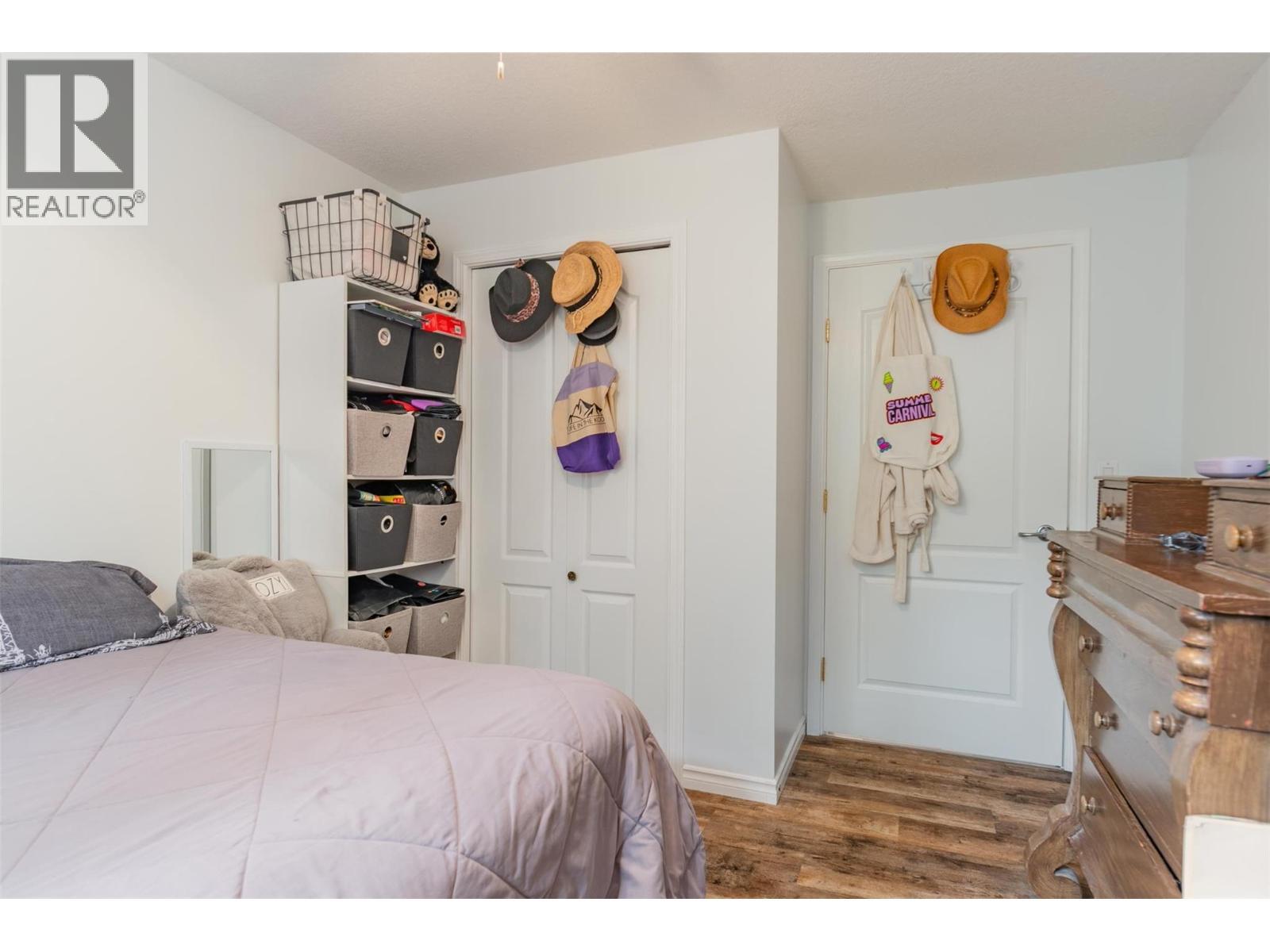 705 8Th Avenue, Montrose, BC - Indoor Photo Showing Bedroom
