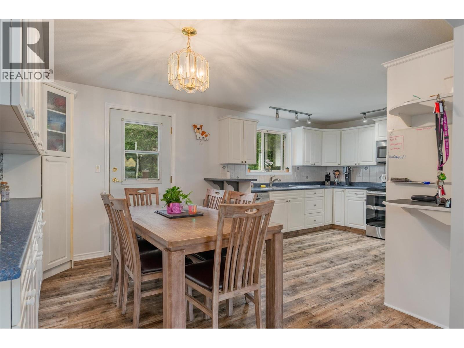 705 8Th Avenue, Montrose, BC - Indoor Photo Showing Other Room