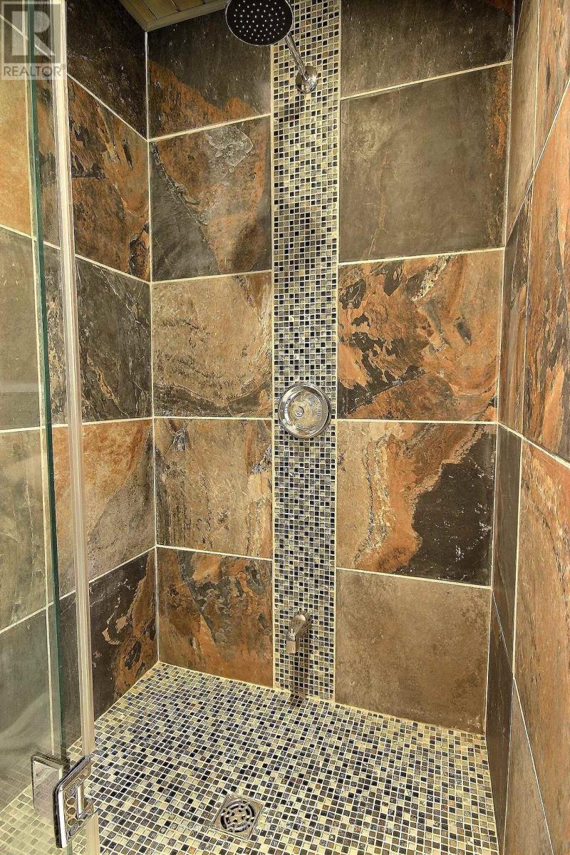 1082 Green Lake Road, Algonquin Highlands (Stanhope), ON - Indoor Photo Showing Bathroom