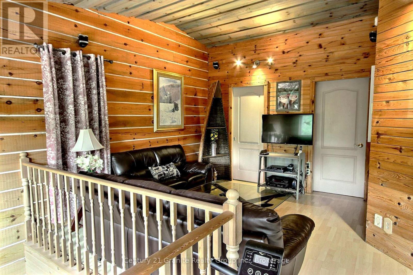 1082 Green Lake Road, Algonquin Highlands (Stanhope), ON - Indoor Photo Showing Other Room
