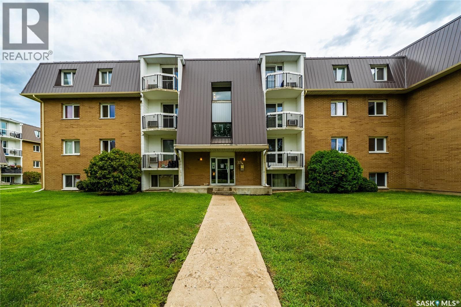 11 35 Centennial Street, Regina, SK - Outdoor With Facade