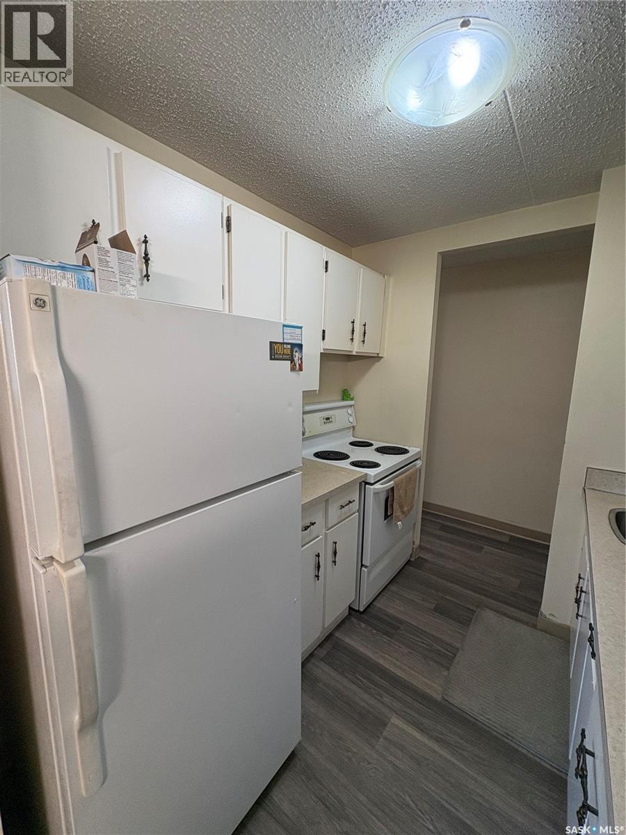 11 35 Centennial Street, Regina, SK - Indoor Photo Showing Kitchen
