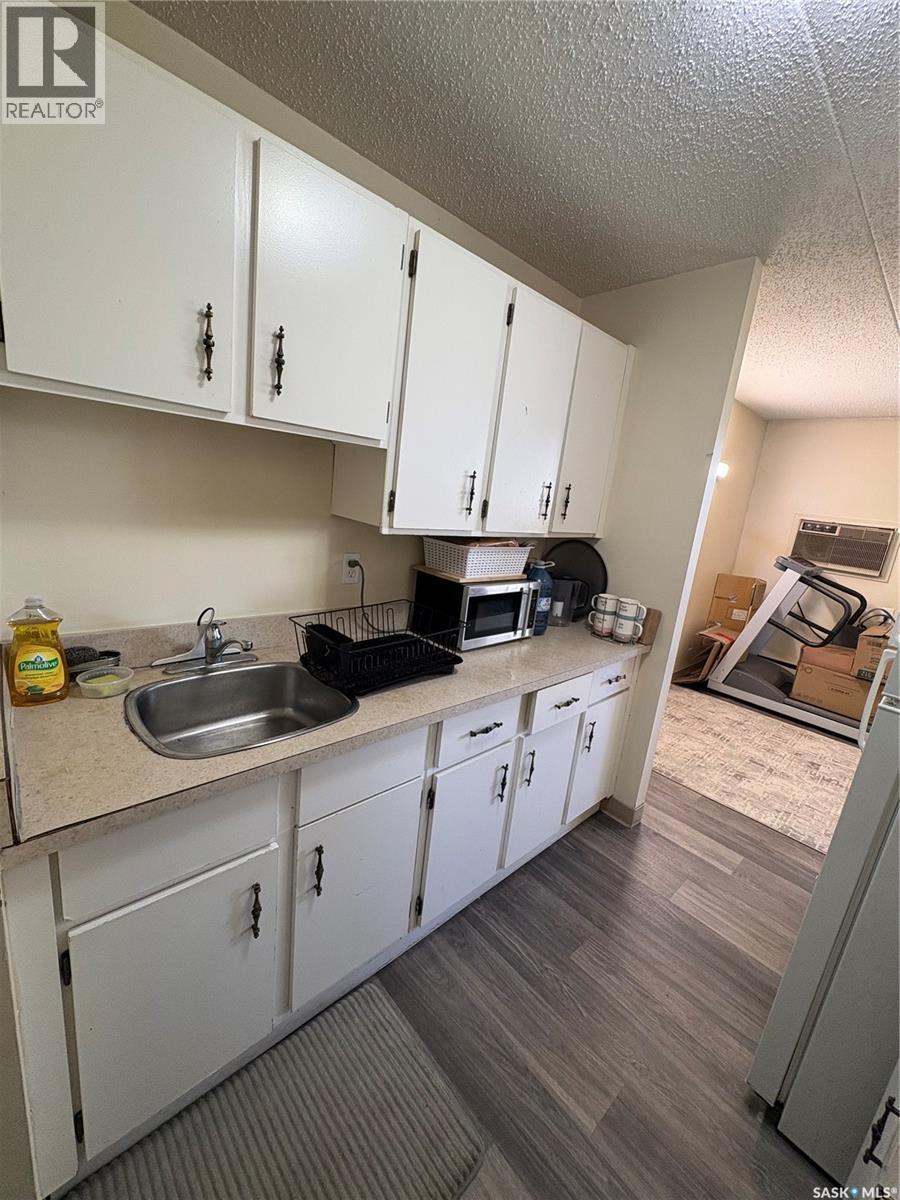 11 35 Centennial Street, Regina, SK - Indoor Photo Showing Kitchen