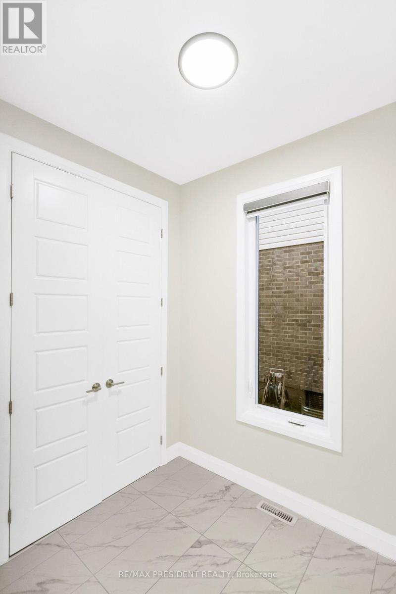 191 Foxborough Place, Thames Centre, ON - Indoor Photo Showing Other Room