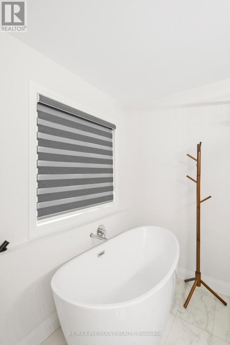 191 Foxborough Place, Thames Centre, ON - Indoor Photo Showing Bathroom