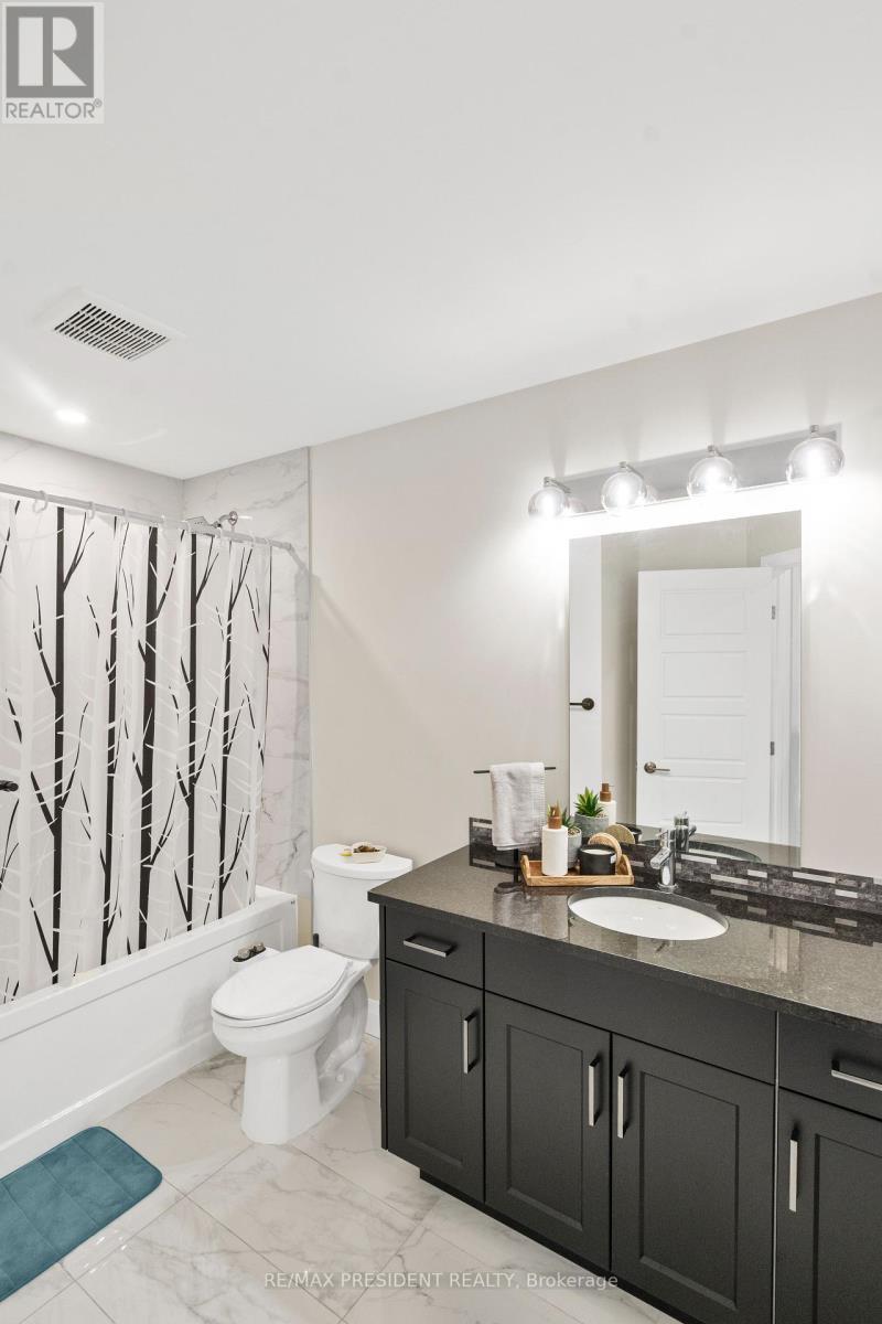 191 Foxborough Place, Thames Centre, ON - Indoor Photo Showing Bathroom