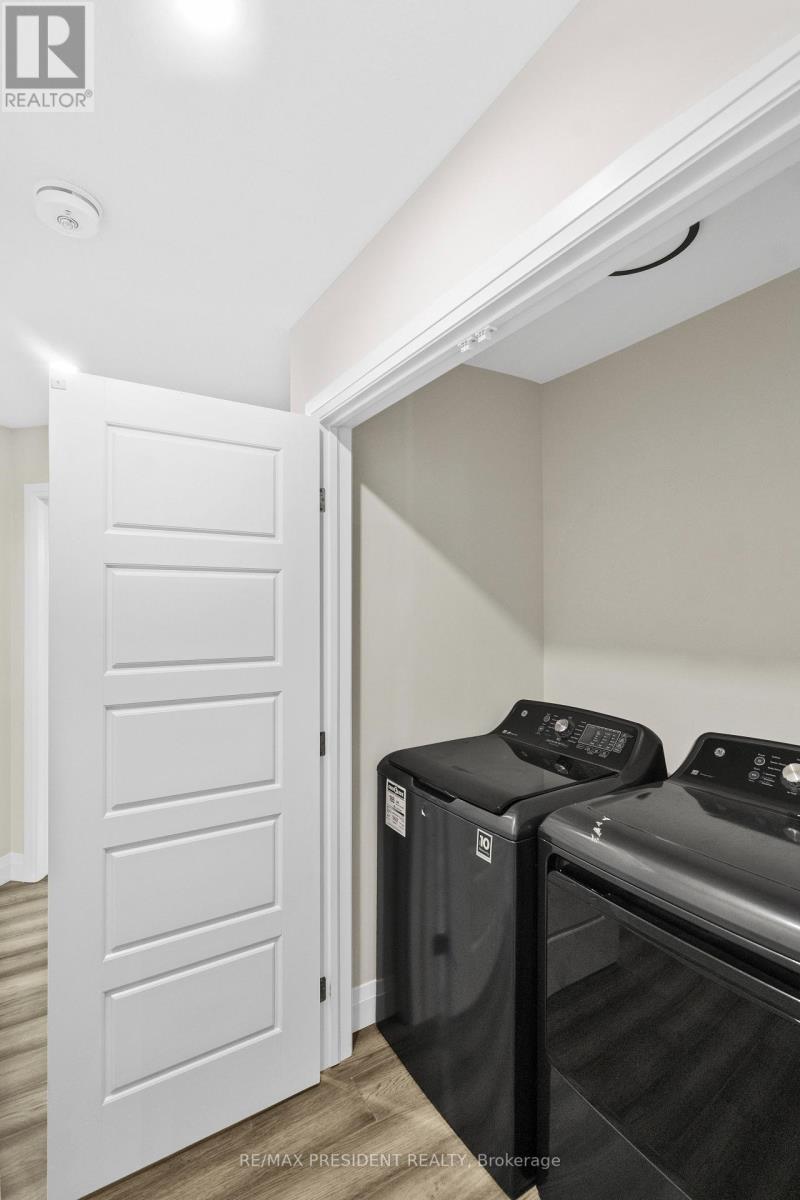 191 Foxborough Place, Thames Centre, ON - Indoor Photo Showing Laundry Room