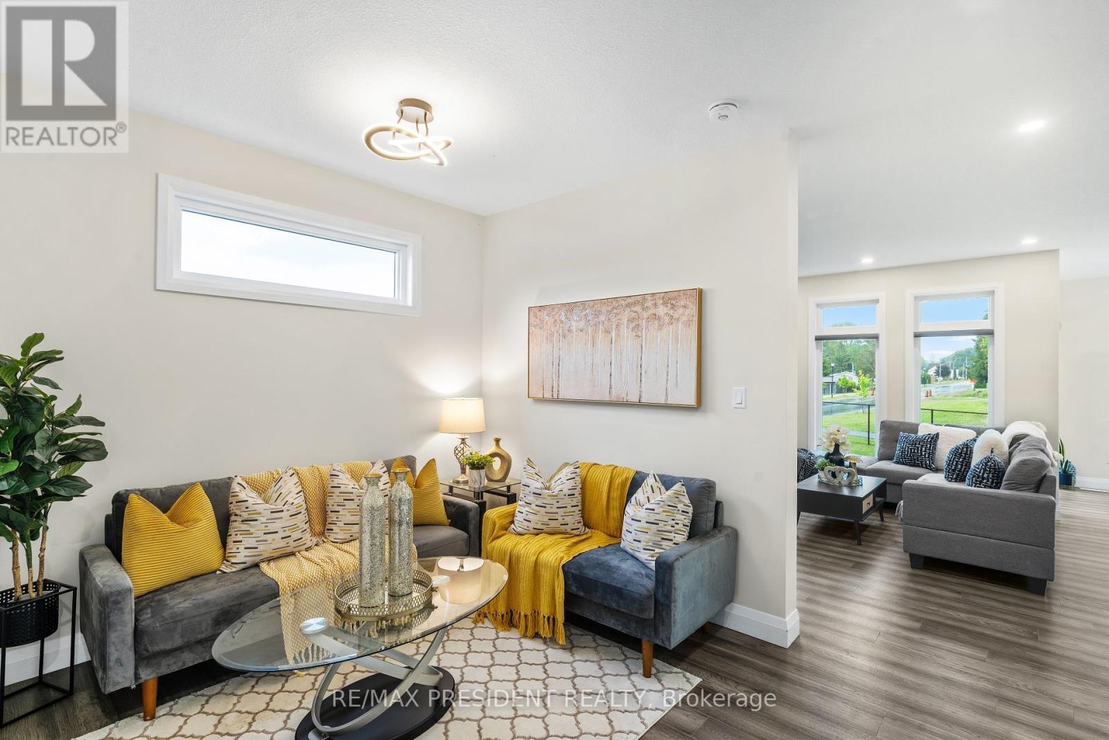 191 Foxborough Place, Thames Centre, ON - Indoor Photo Showing Living Room