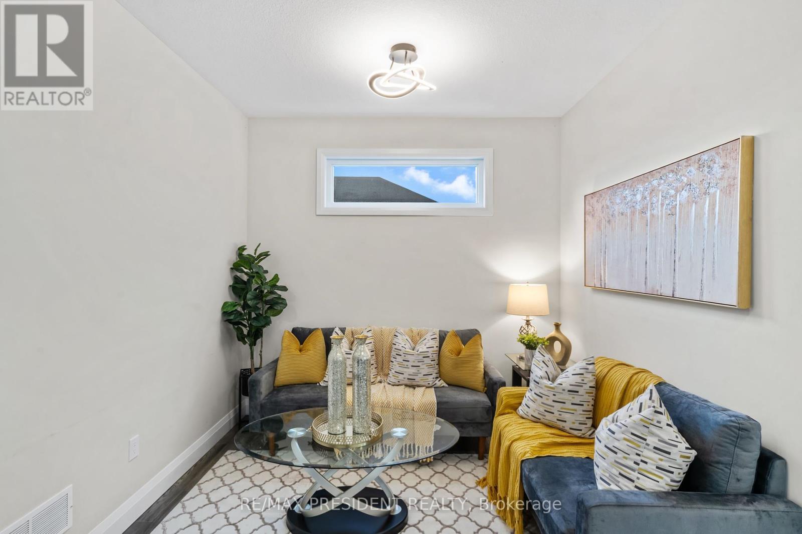 191 Foxborough Place, Thames Centre, ON - Indoor Photo Showing Living Room